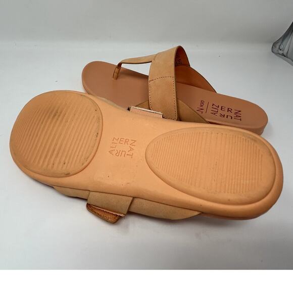 Naturalizer Women's Genn-Twirl Thong Sandal Soft Peach Size 6.5 M Slip-on - Picture 6 of 6